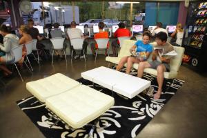 chill backpackers