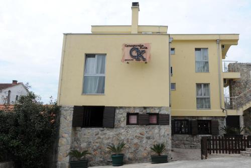 crnogorska kuca hotel podgorica