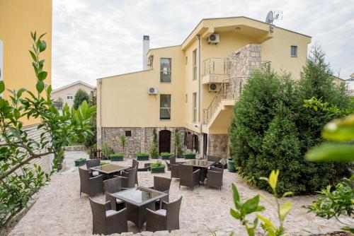 crnogorska kuca hotel podgorica