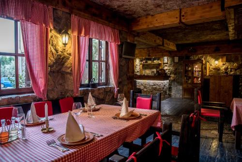 crnogorska kuca hotel podgorica