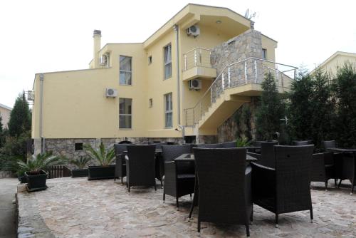 crnogorska kuca hotel podgorica