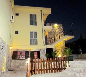 crnogorska kuca hotel podgorica