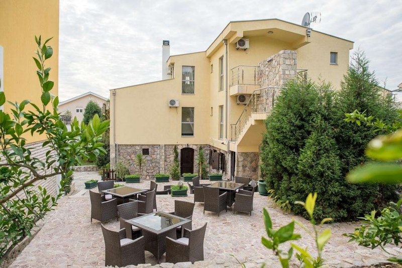 crnogorska kuca hotel podgorica