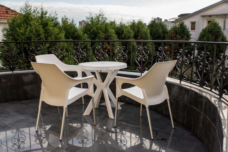 crnogorska kuca hotel podgorica