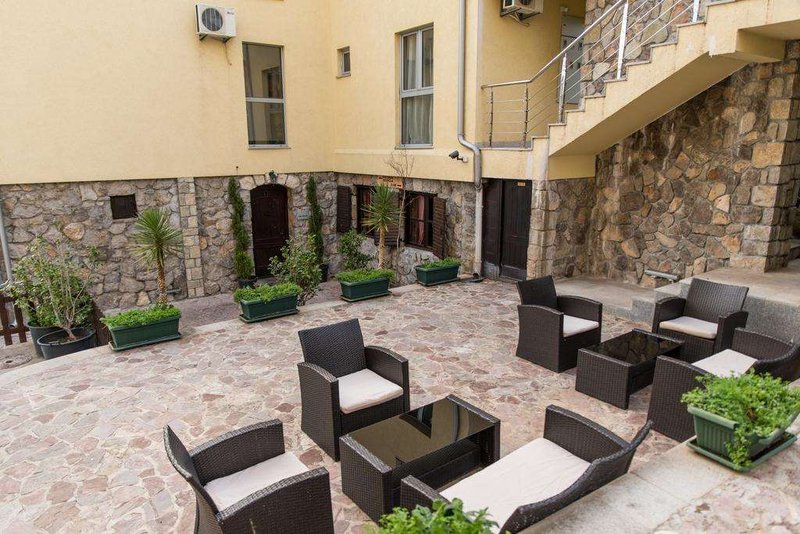 crnogorska kuca hotel podgorica