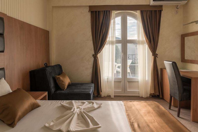 crnogorska kuca hotel podgorica