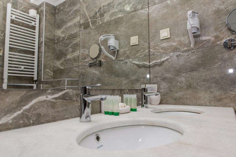 crnogorska kuca hotel podgorica