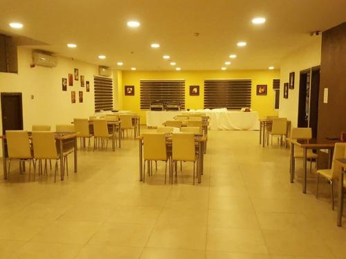 zaina plaza hotel