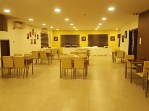 zaina plaza hotel