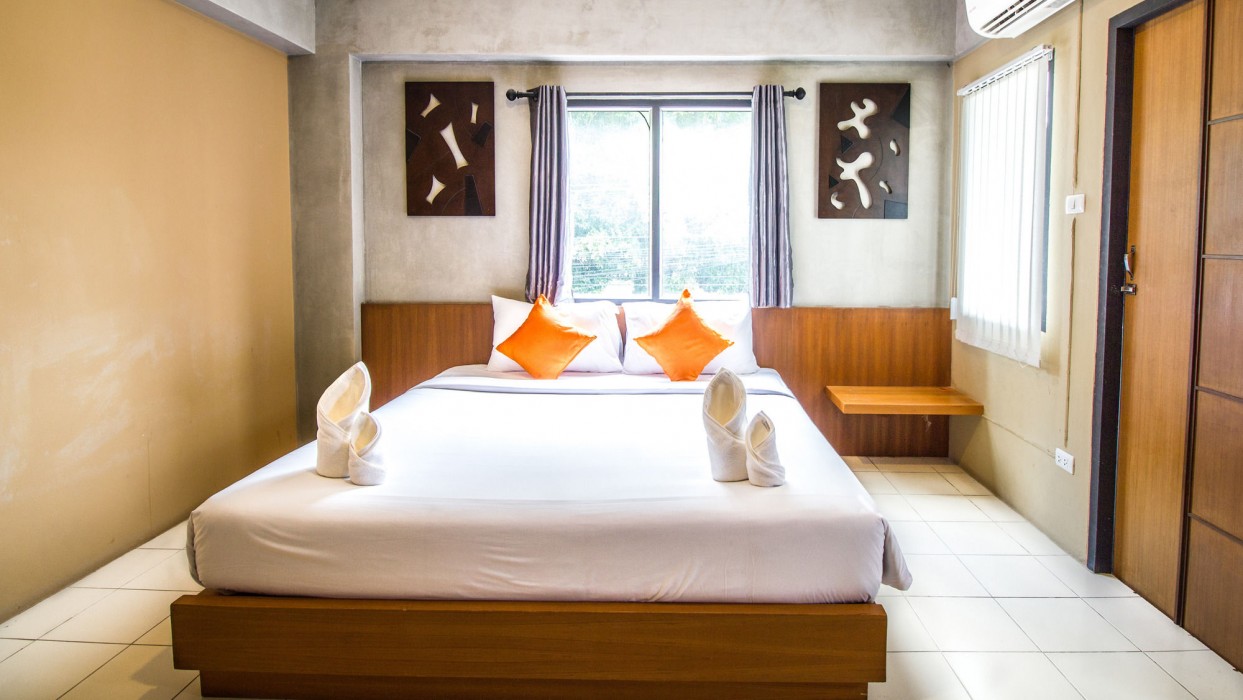 b2 santitham wat jed yod boutique and budget hotel