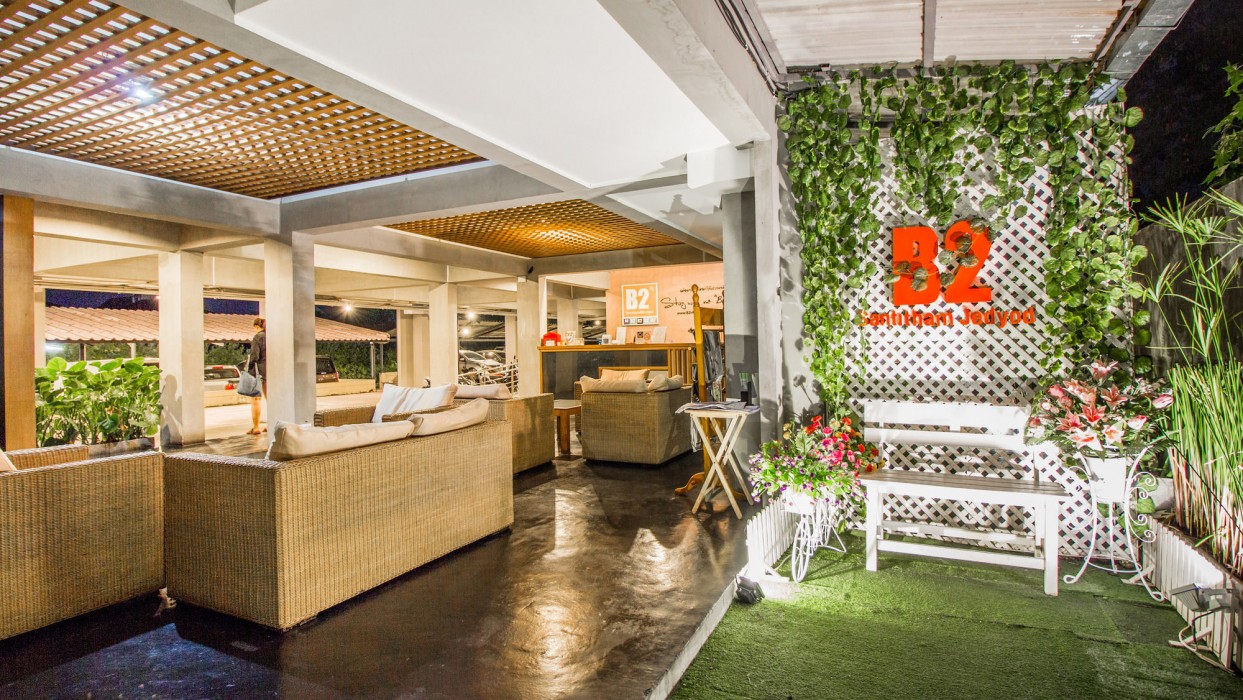 b2 santitham wat jed yod boutique and budget hotel