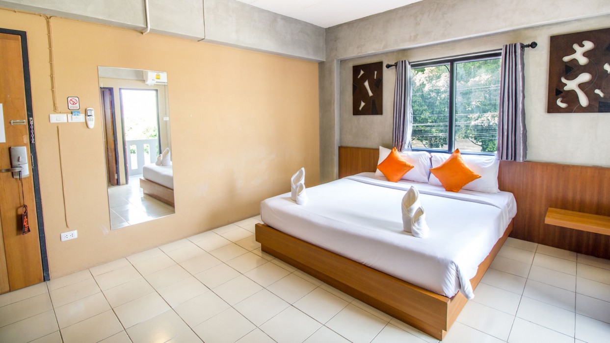 b2 santitham wat jed yod boutique and budget hotel