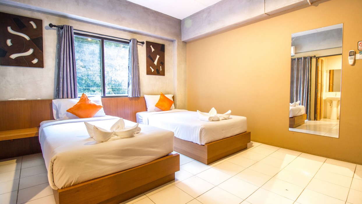 b2 santitham wat jed yod boutique and budget hotel