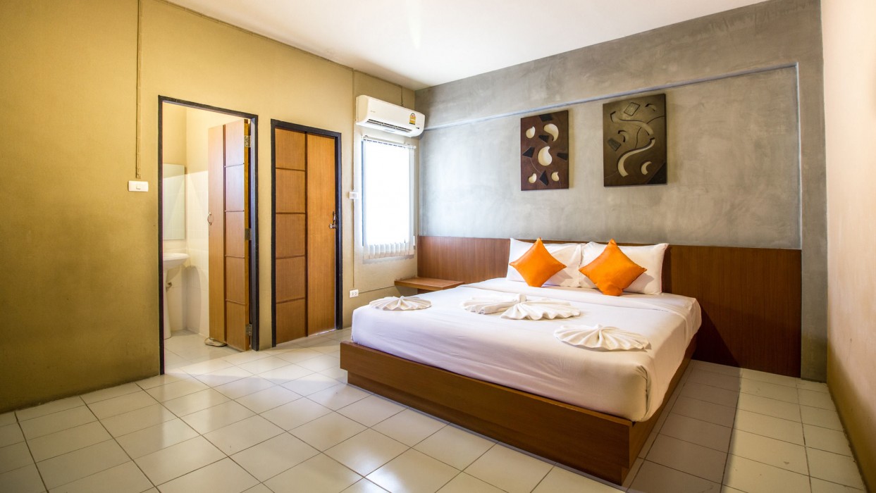 b2 santitham wat jed yod boutique and budget hotel