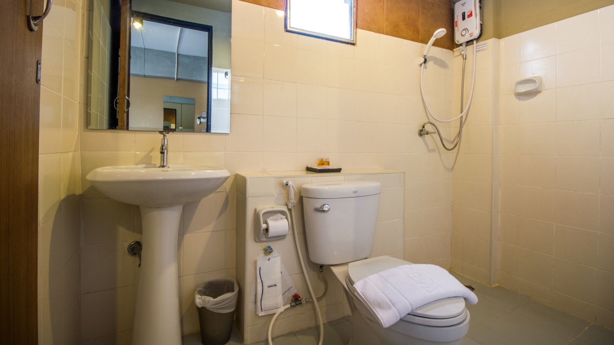 b2 santitham wat jed yod boutique and budget hotel