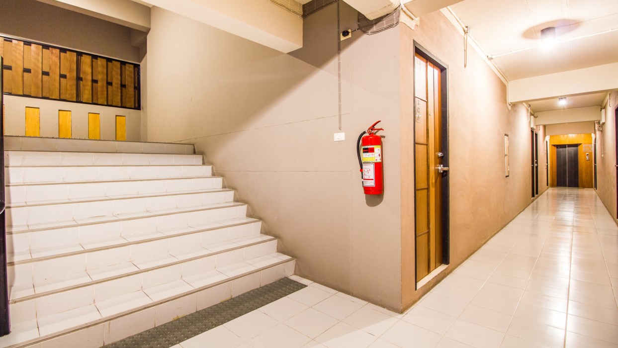 b2 santitham wat jed yod boutique and budget hotel