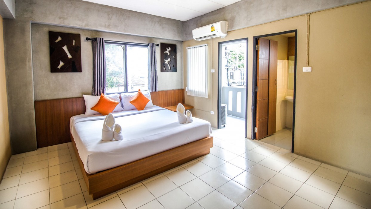 b2 santitham wat jed yod boutique and budget hotel