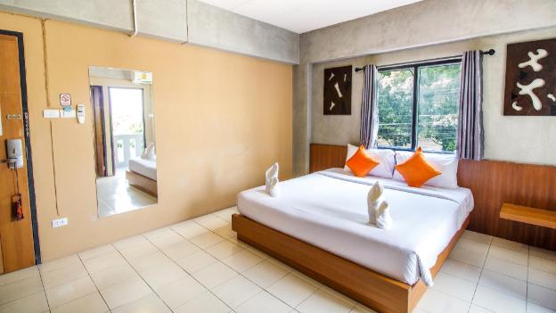 b2 santitham wat jed yod boutique and budget hotel