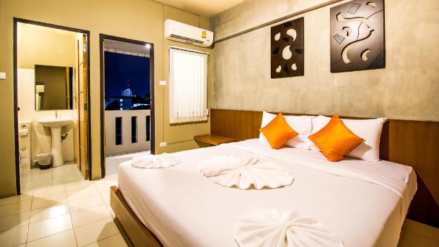 b2 santitham wat jed yod boutique and budget hotel
