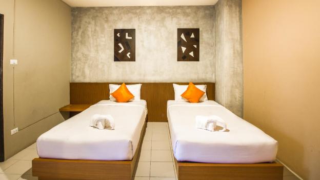 b2 santitham wat jed yod boutique and budget hotel