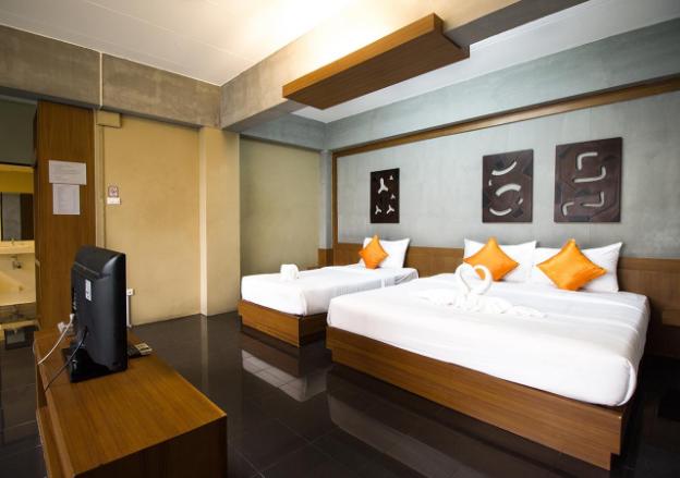 b2 santitham wat jed yod boutique and budget hotel