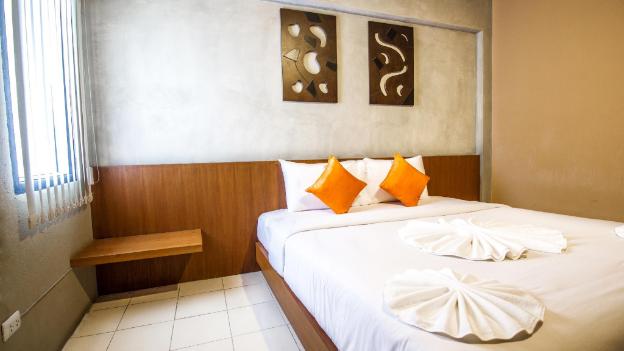 b2 santitham wat jed yod boutique and budget hotel