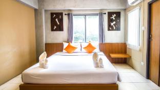 b2 santitham wat jed yod boutique and budget hotel