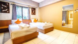 b2 santitham wat jed yod boutique and budget hotel