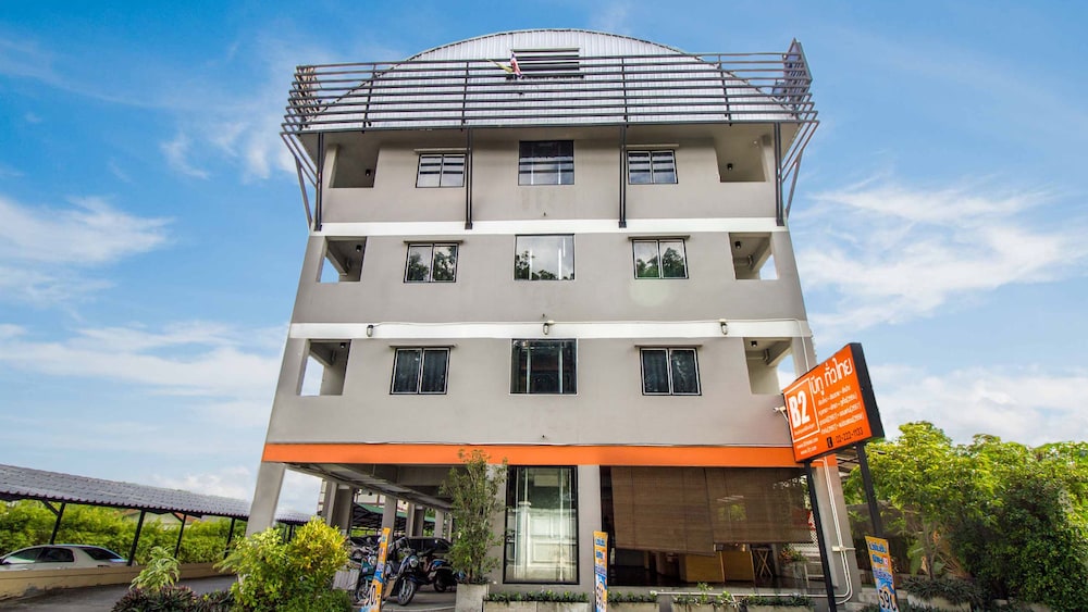 b2 santitham wat jed yod boutique and budget hotel