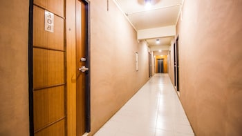 b2 santitham wat jed yod boutique and budget hotel