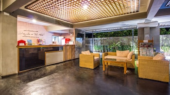 b2 santitham wat jed yod boutique and budget hotel