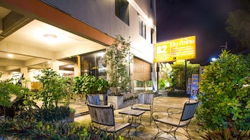 b2 santitham wat jed yod boutique and budget hotel