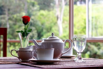 hotel city grand ella