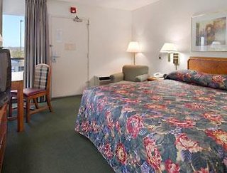 Clarion Pointe - Greensboro Coliseum Area,Guilford County>>Greensboro,2 star