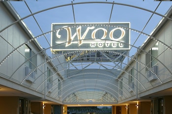 hotel woo adults only