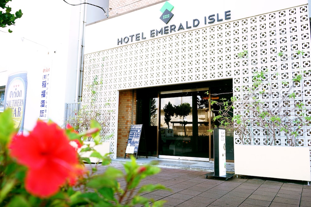 hotel emerald isle ishigakijima