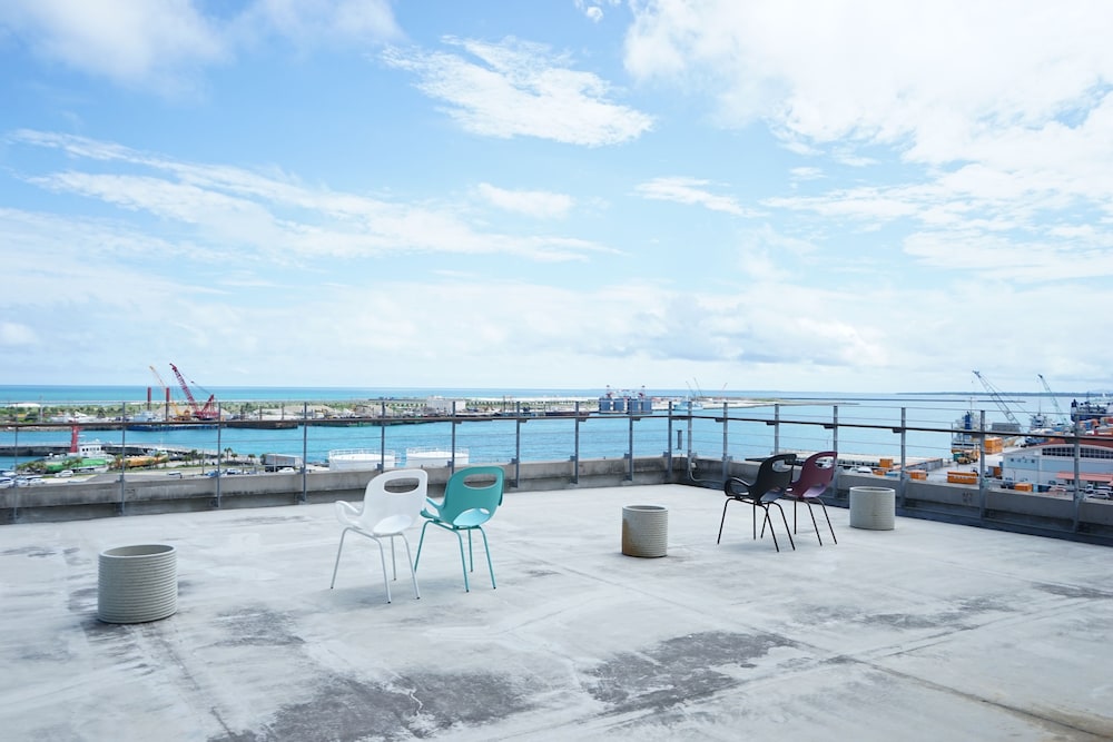 hotel emerald isle ishigakijima