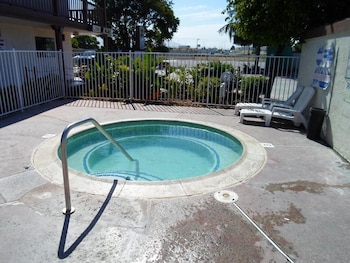 e z 8 motel newark
