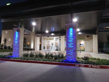 Holiday Inn Express & Suites Dallas Northeast-Arboretum,Dallas>>Corpus Christi,3 star