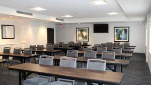 holiday inn express and suites jacksonville w i295