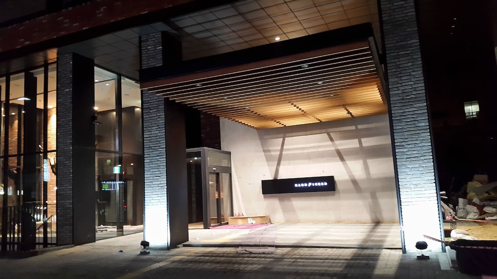 handpicked hotel and collections