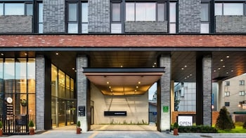 handpicked hotel and collections