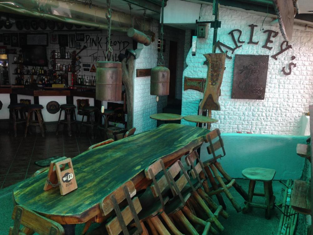 harleys pub and hotel