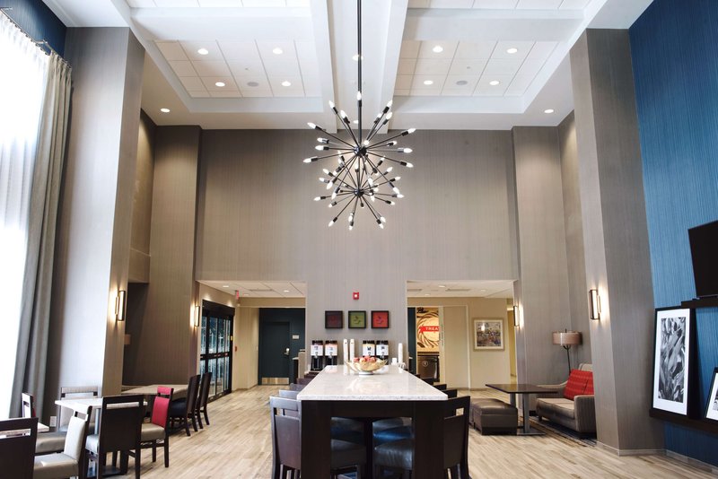 hampton inn and suites des moines urbandale