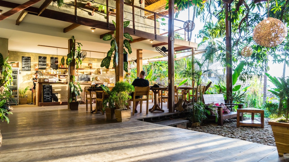 happiness boutique resort