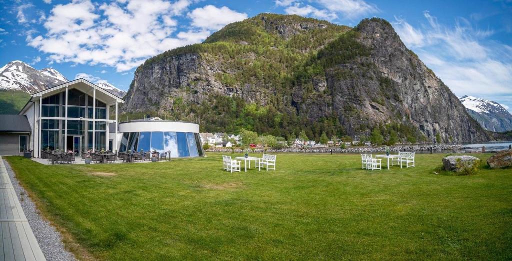 valldal fjordhotell by classic norway hotels