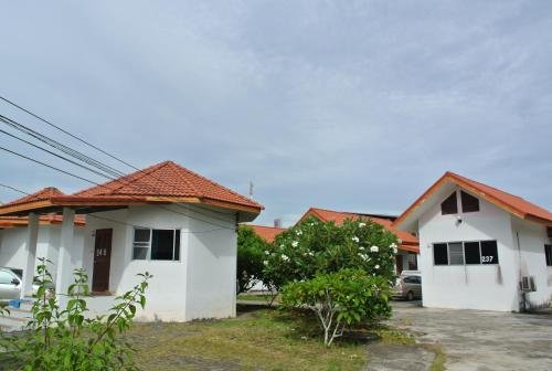 Chumphon Park Resort,Near Virajsilp Hospital,3 star