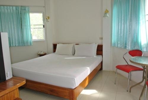 Chumphon Park Resort,Near Virajsilp Hospital,3 star