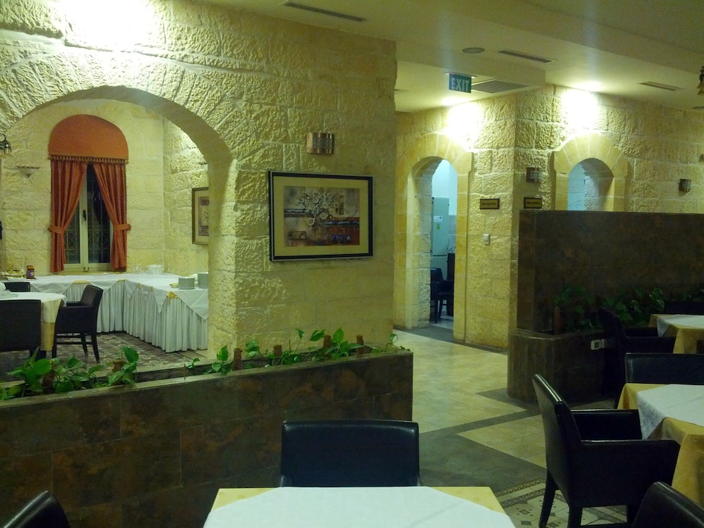 alhambra palace hotel suites
