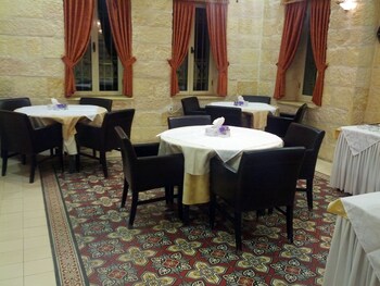 alhambra palace hotel suites